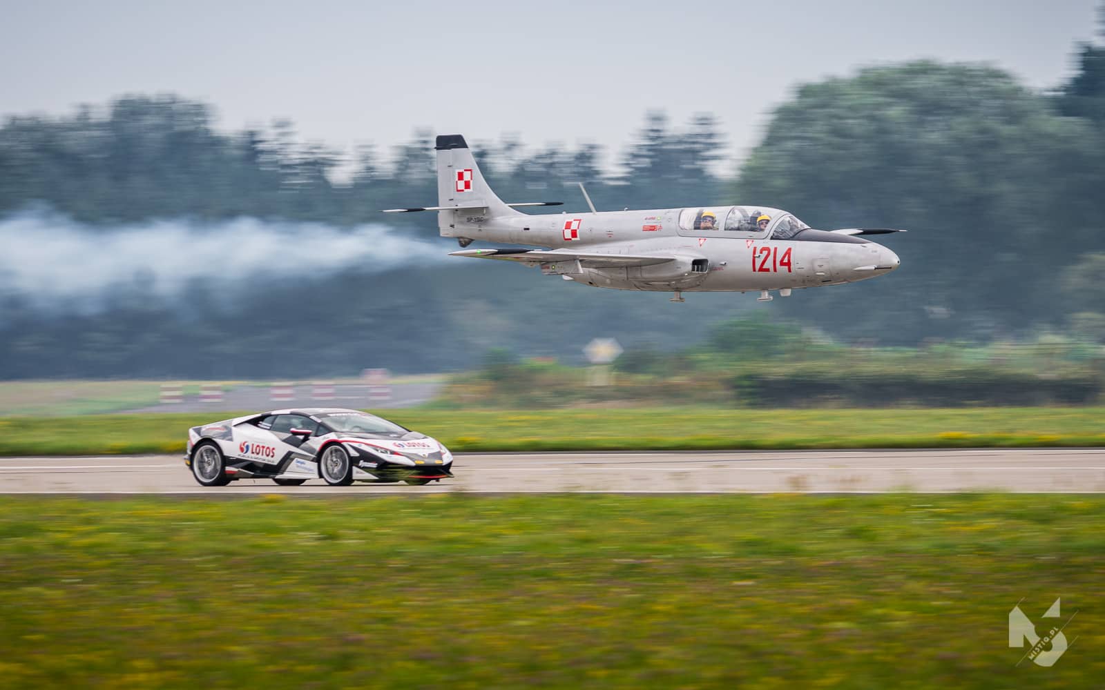 2019_08_17, Aerobaltic 2019, Wyścig TS-11 Iskra vs Lamborghini Huracan
