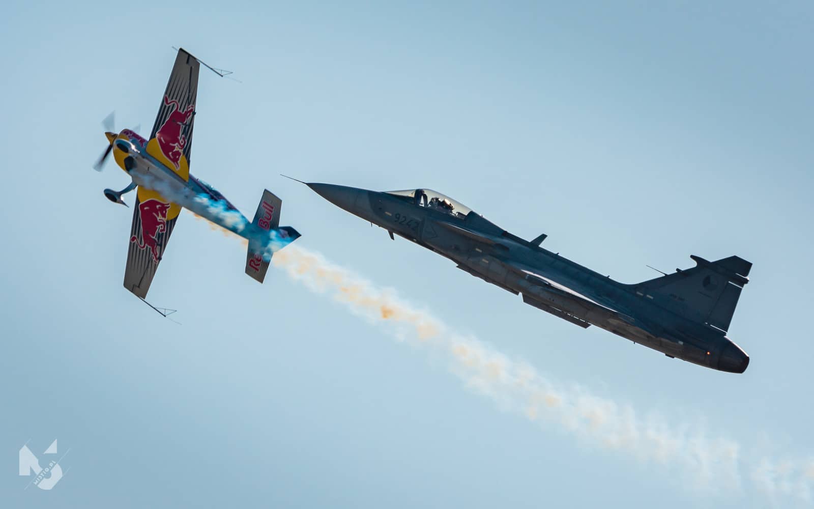 2019_09_21, NATO Days, JAS-39C Gripen, Extra 300SR (Martin Sonka)