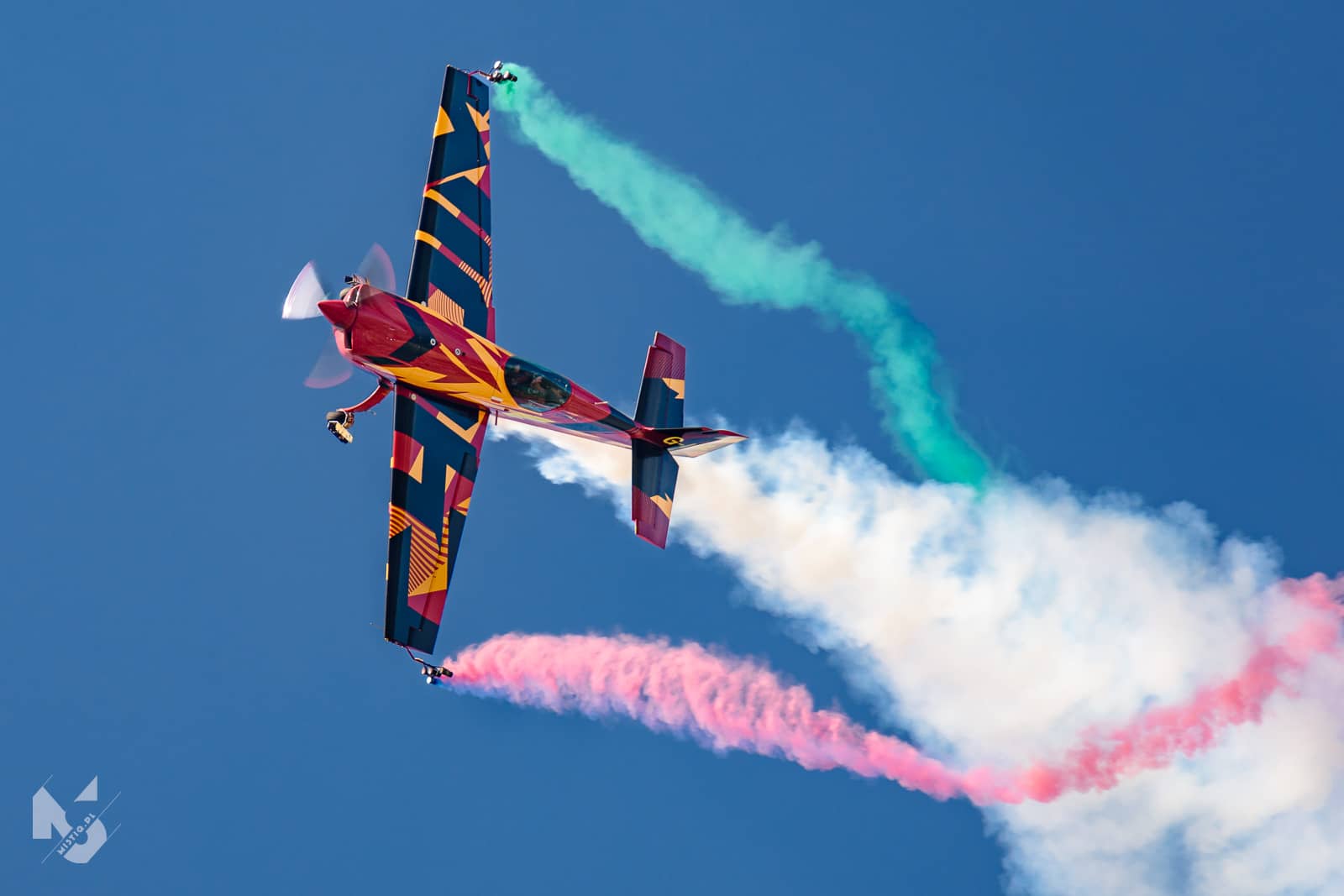 2022_06_17, Antidotum Airshow, Marek Choim, Extra 330SC