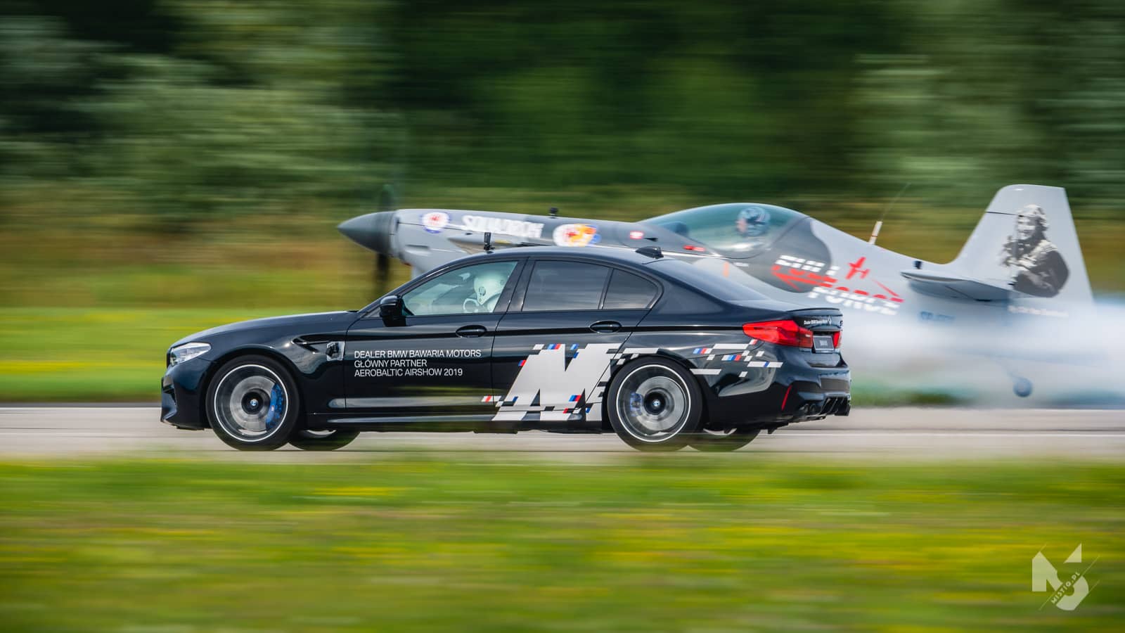 2019_08_18, Aerobaltic 2019, Wyścig Artur Kielak XA-41 vs BMW M5