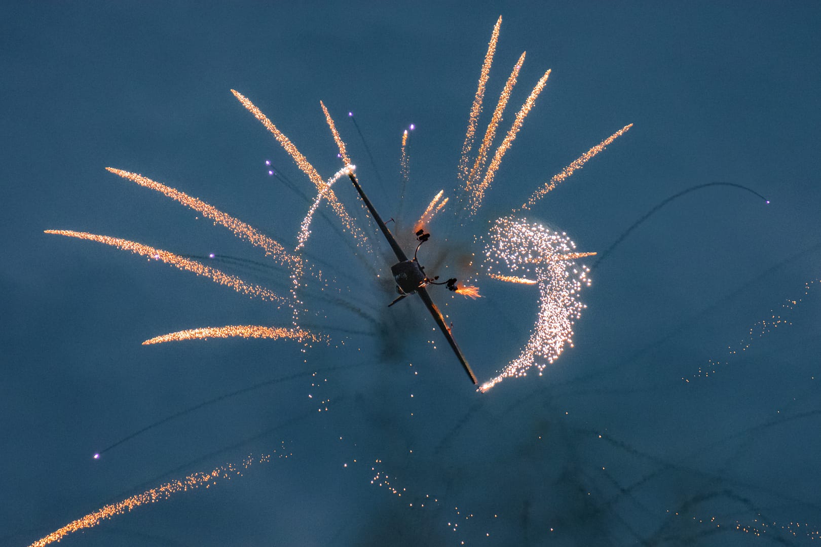 2022_06_17, Antidotum Airshow, Marek Choim, Extra 330SC