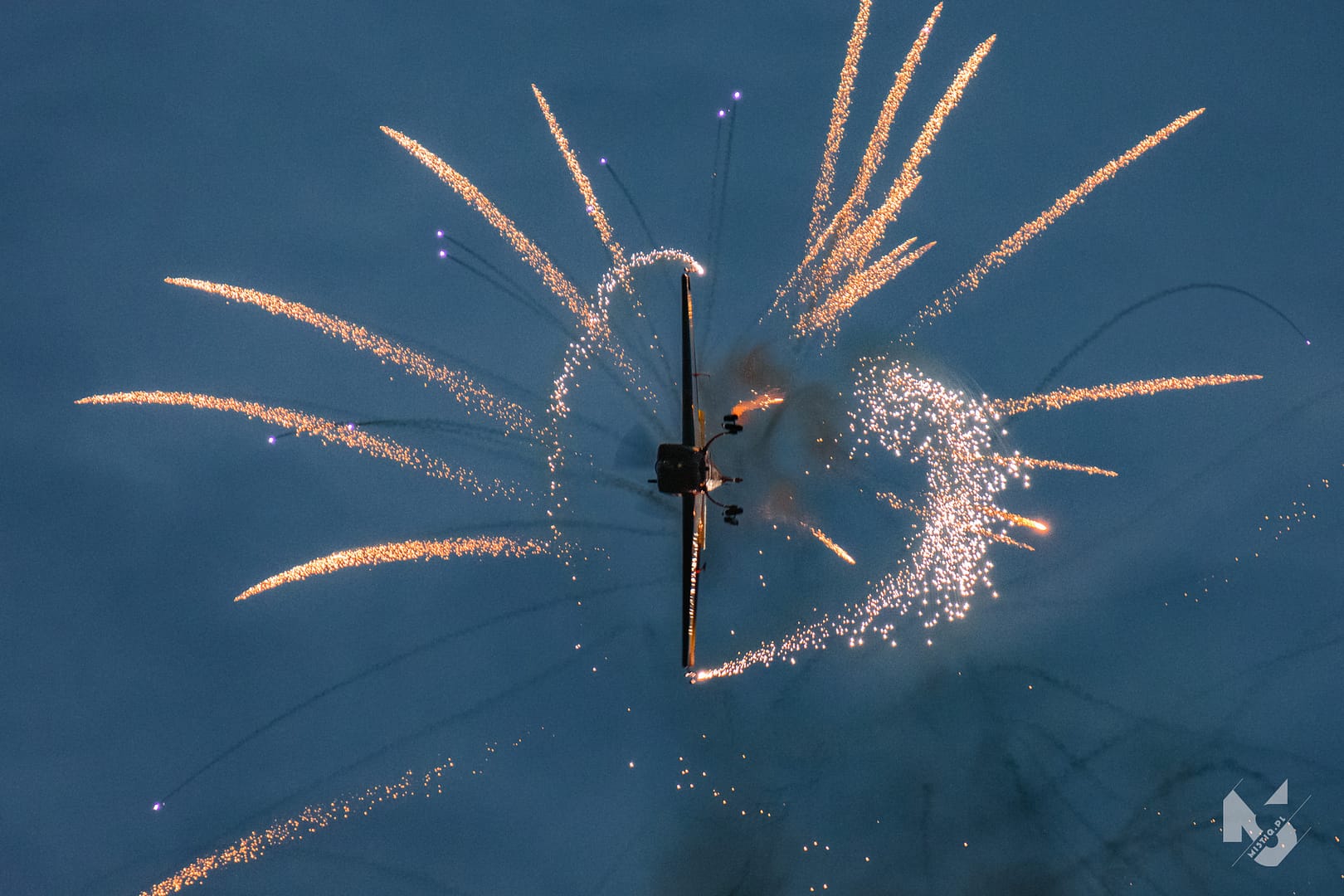 2022_06_17, Antidotum Airshow, Marek Choim, Extra 330SC