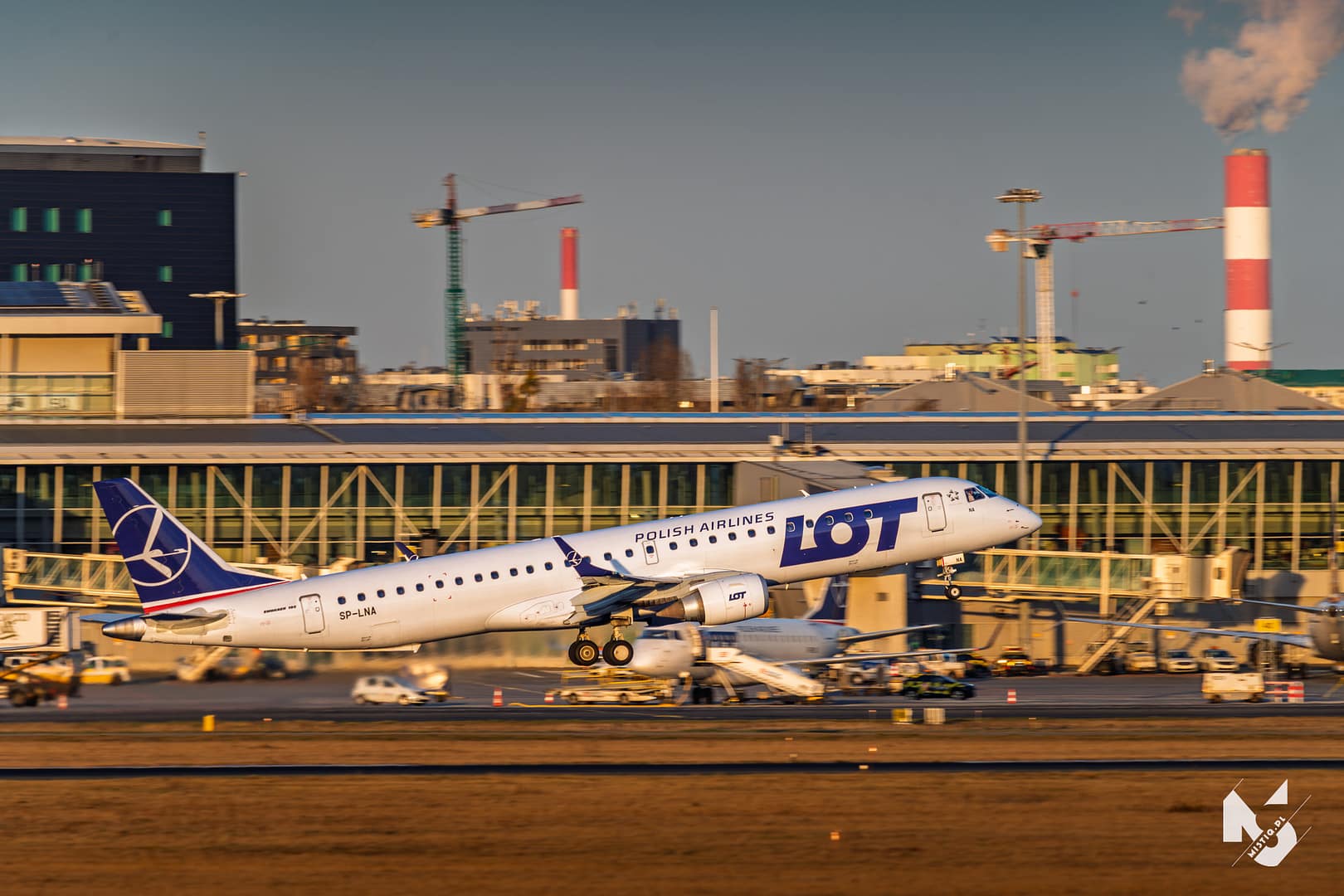 2025_03_15, Warszawa-Okęcie, Embraer ERJ-195