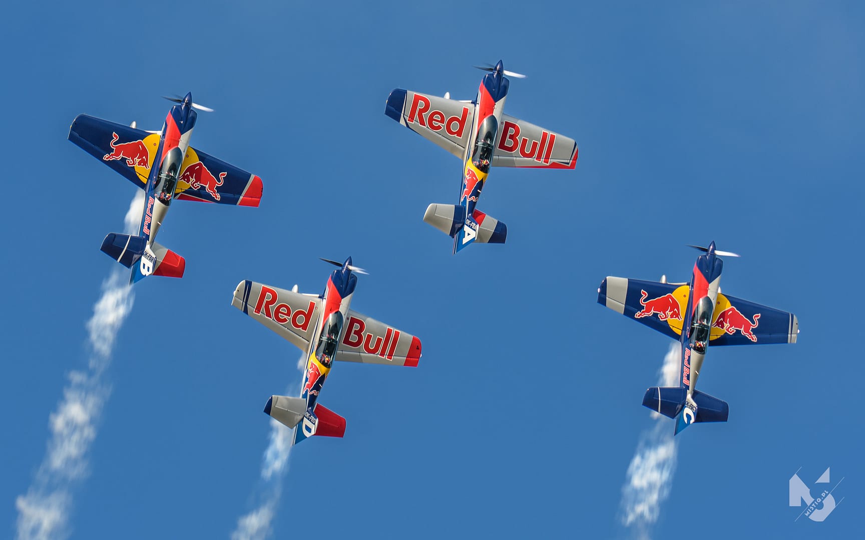 2022_06_18, Antidotum Airshow, The Flying Bulls Aerobatic Team