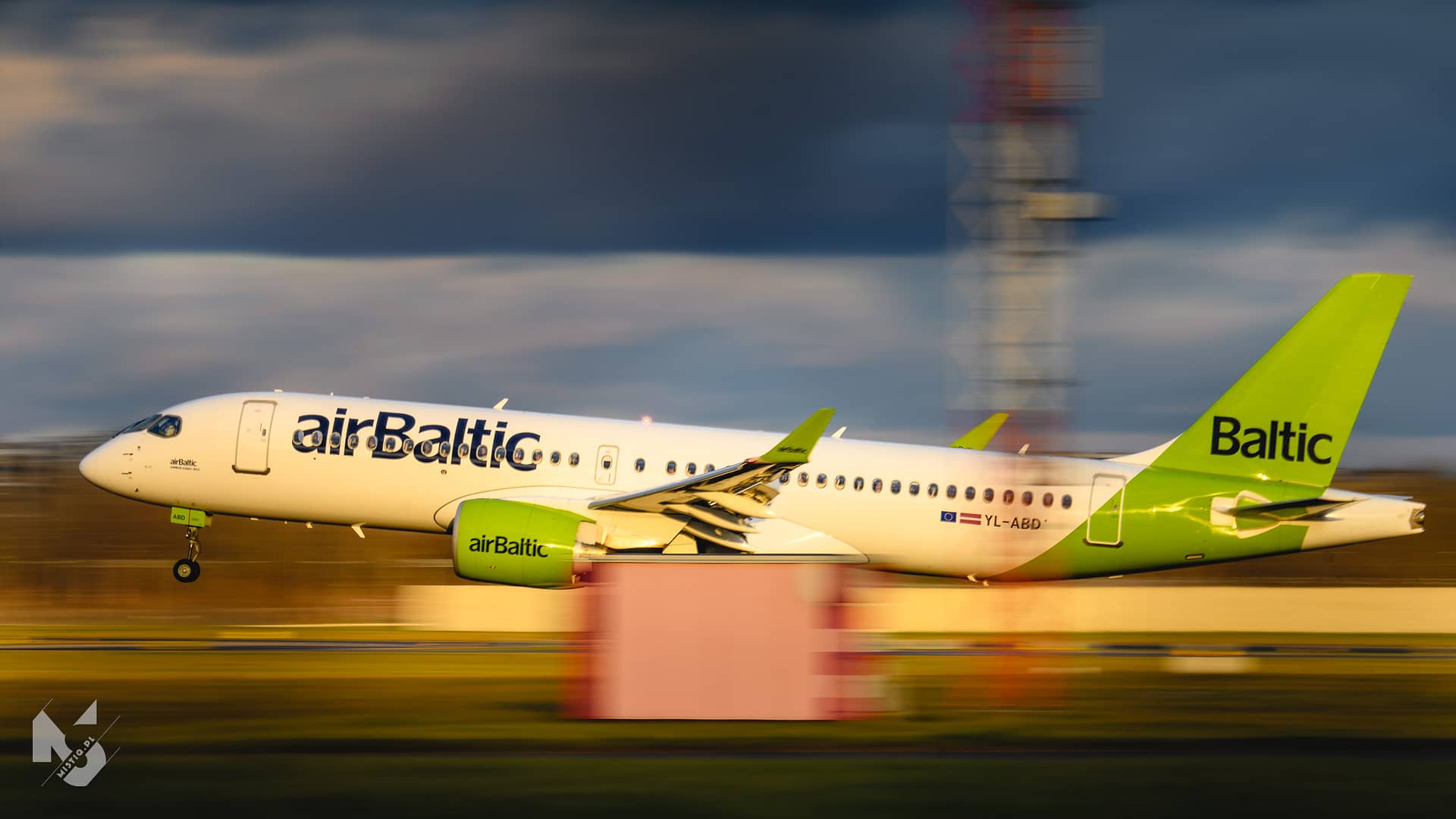 2023_11_26, Airbus A220-300