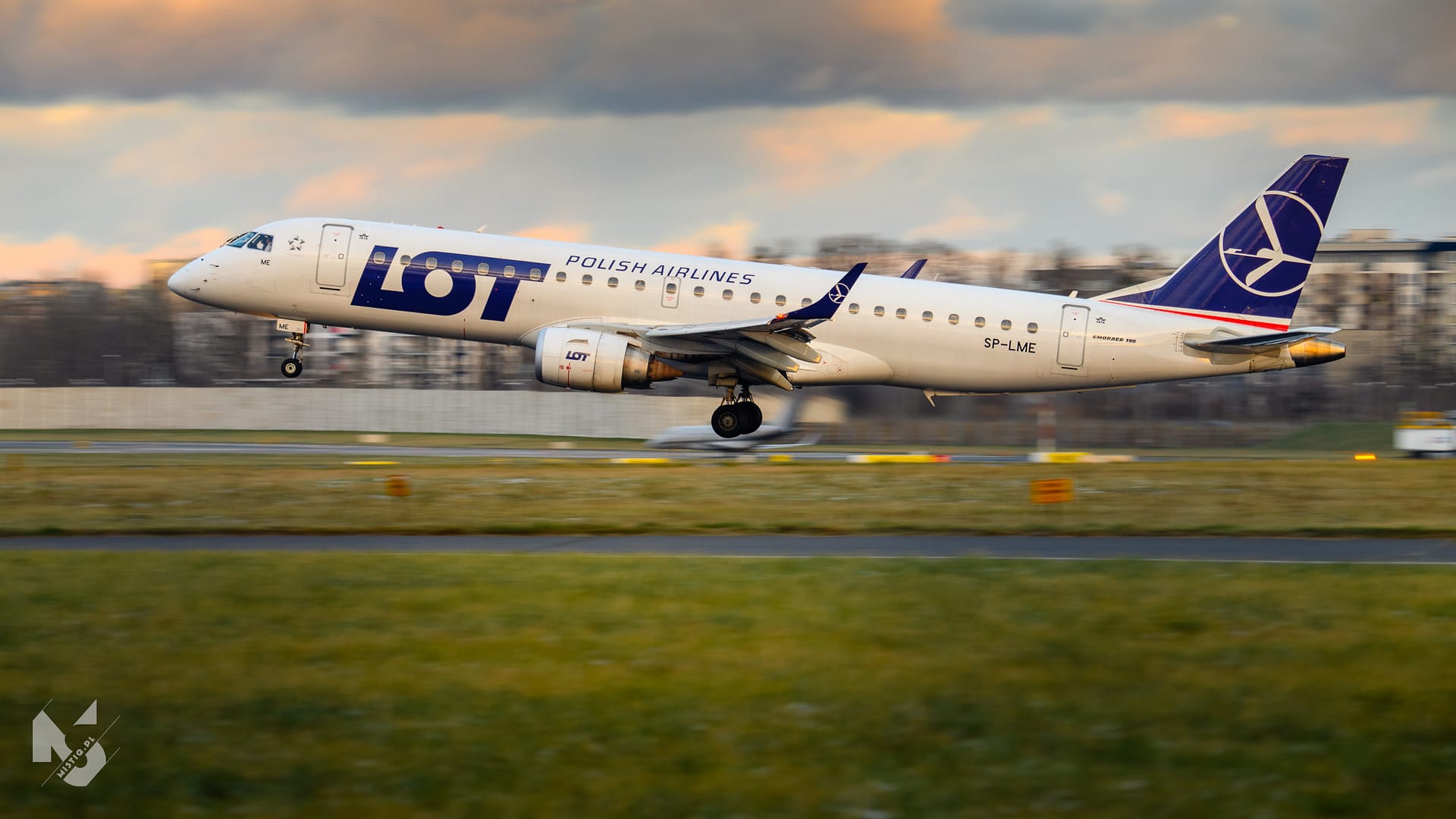 2023_11_26, Embraer ERJ-190
